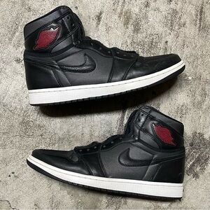 Air Jordan 1 High OG Black/Gym Red